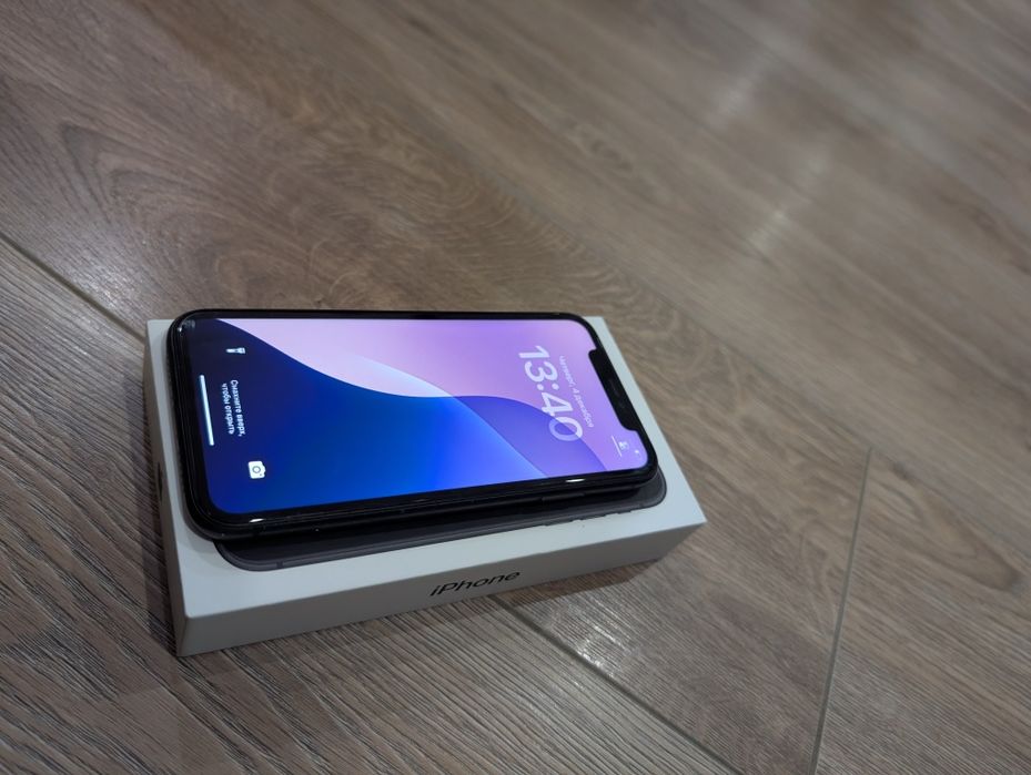 айфон 11 чорного кольору