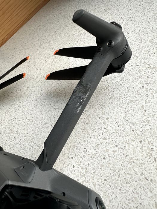 DJI Mavic 3 квадрокоптер