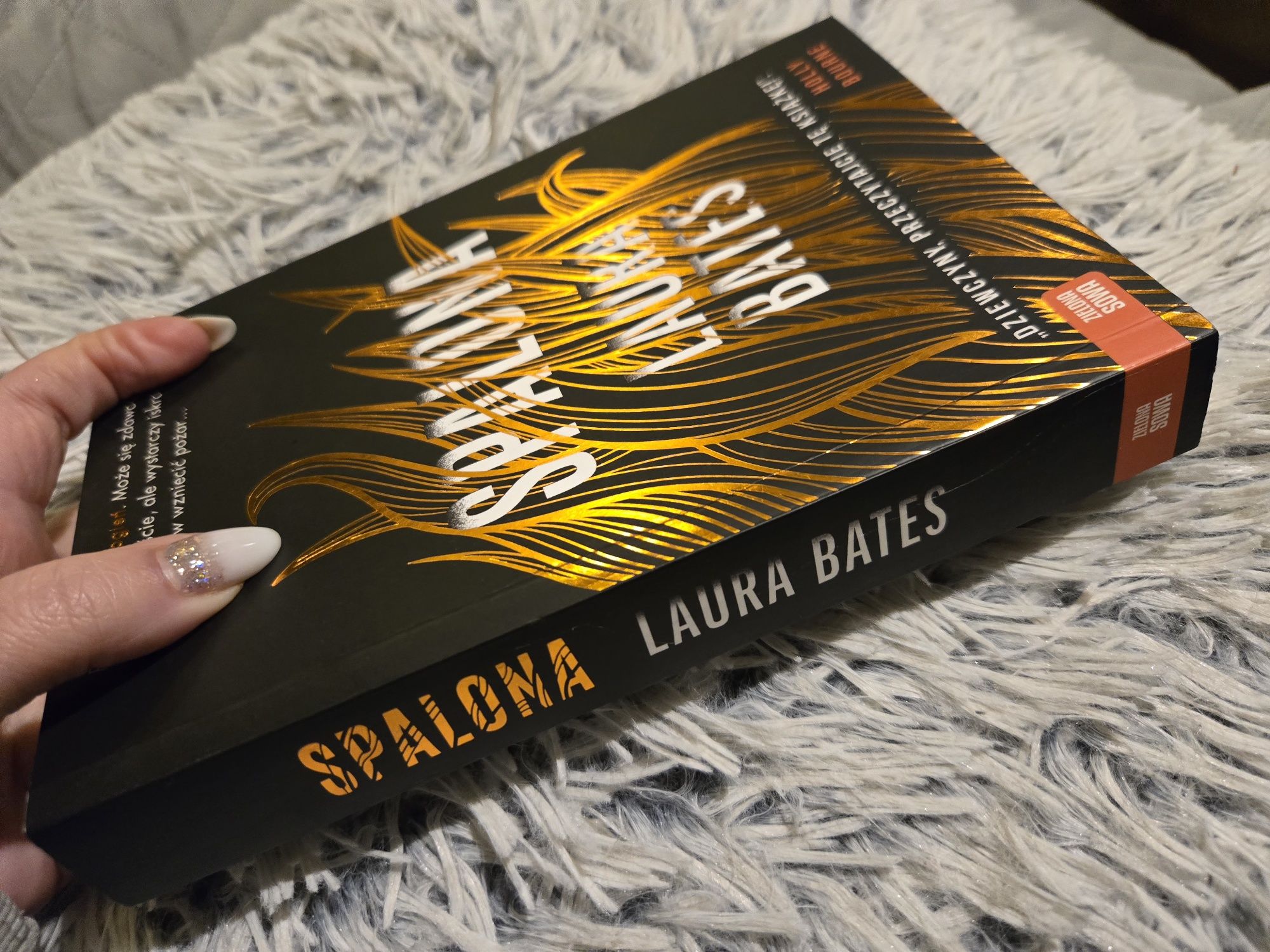Spalona Laura Bates