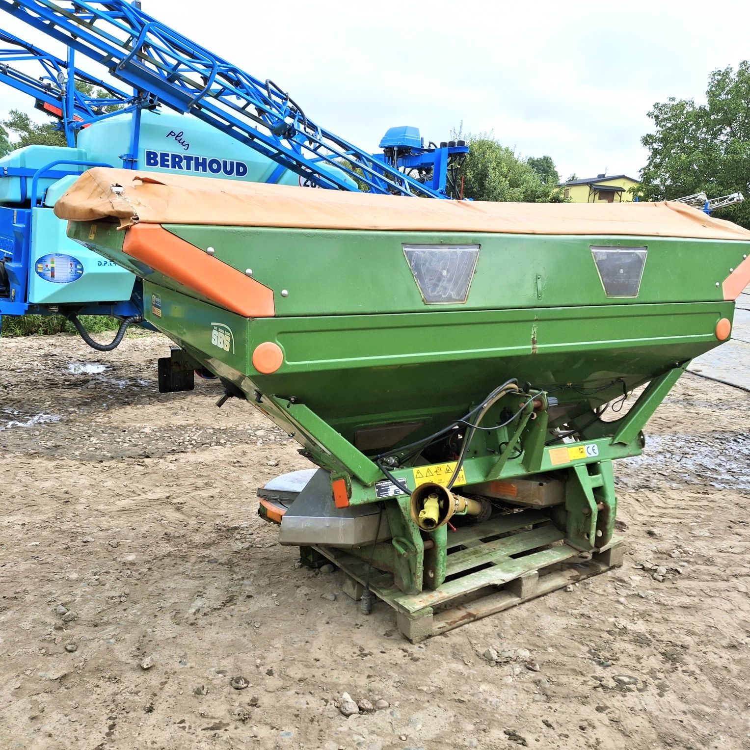 Rozsiewacz do nawozu 2 szt Amazone ZAM SBS 1200 (2200l) 36-21m Limiter