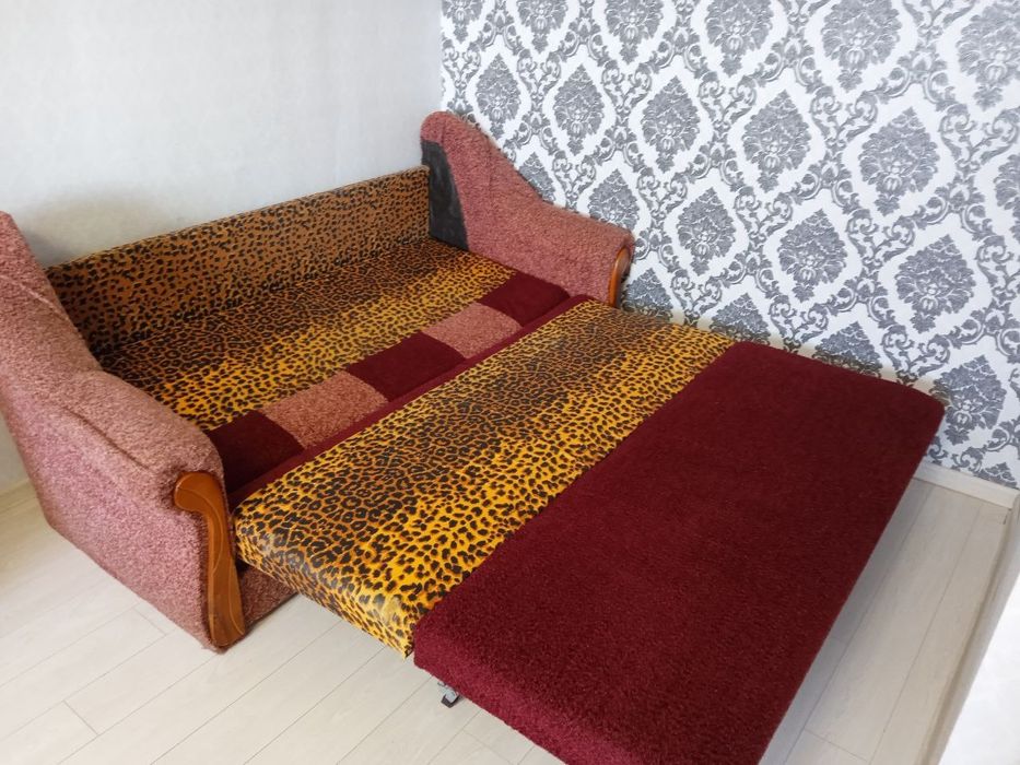 ПРОДАМ недорого диван