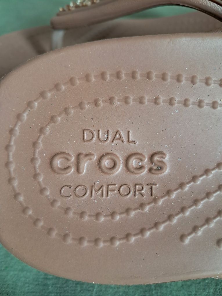 crocs новые лёгкие удобныее