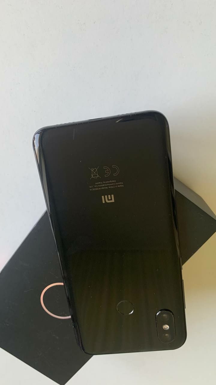 Продам  Xiaomi mi 8 6/128