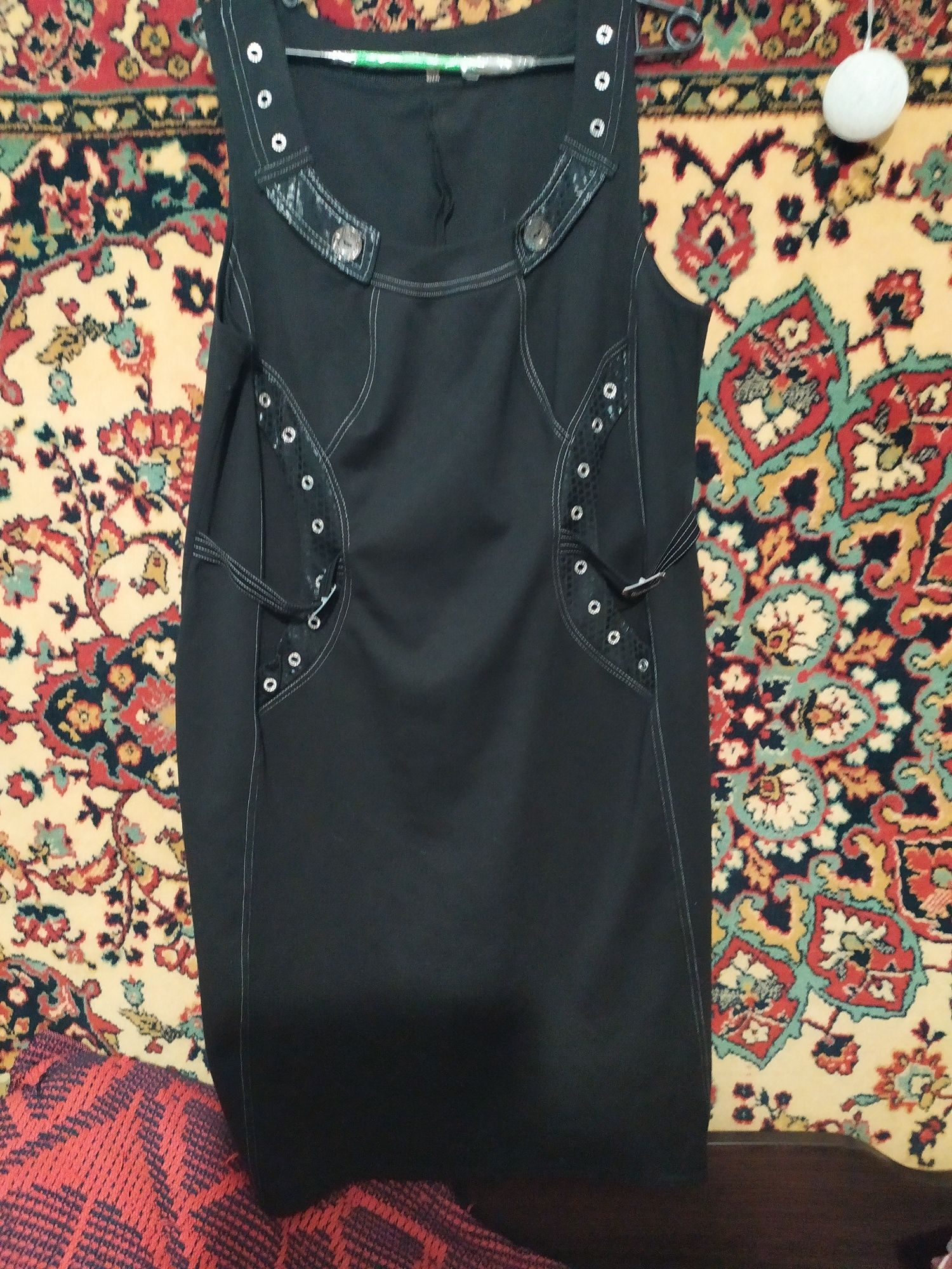 Одяг жіночий сарафани сукні