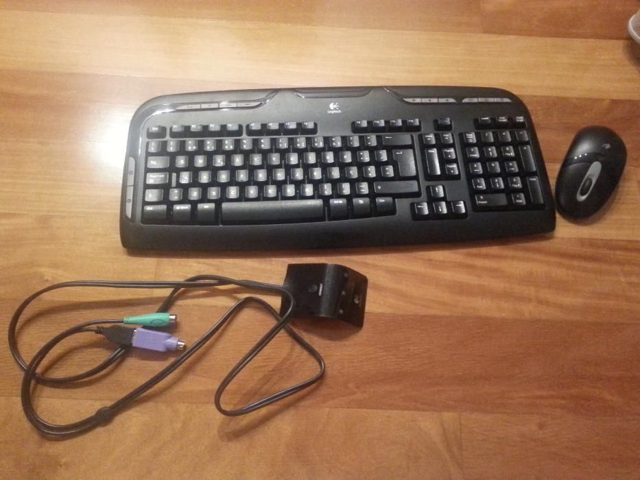 teclado e rato sem fios Logitech com muito pouco uso