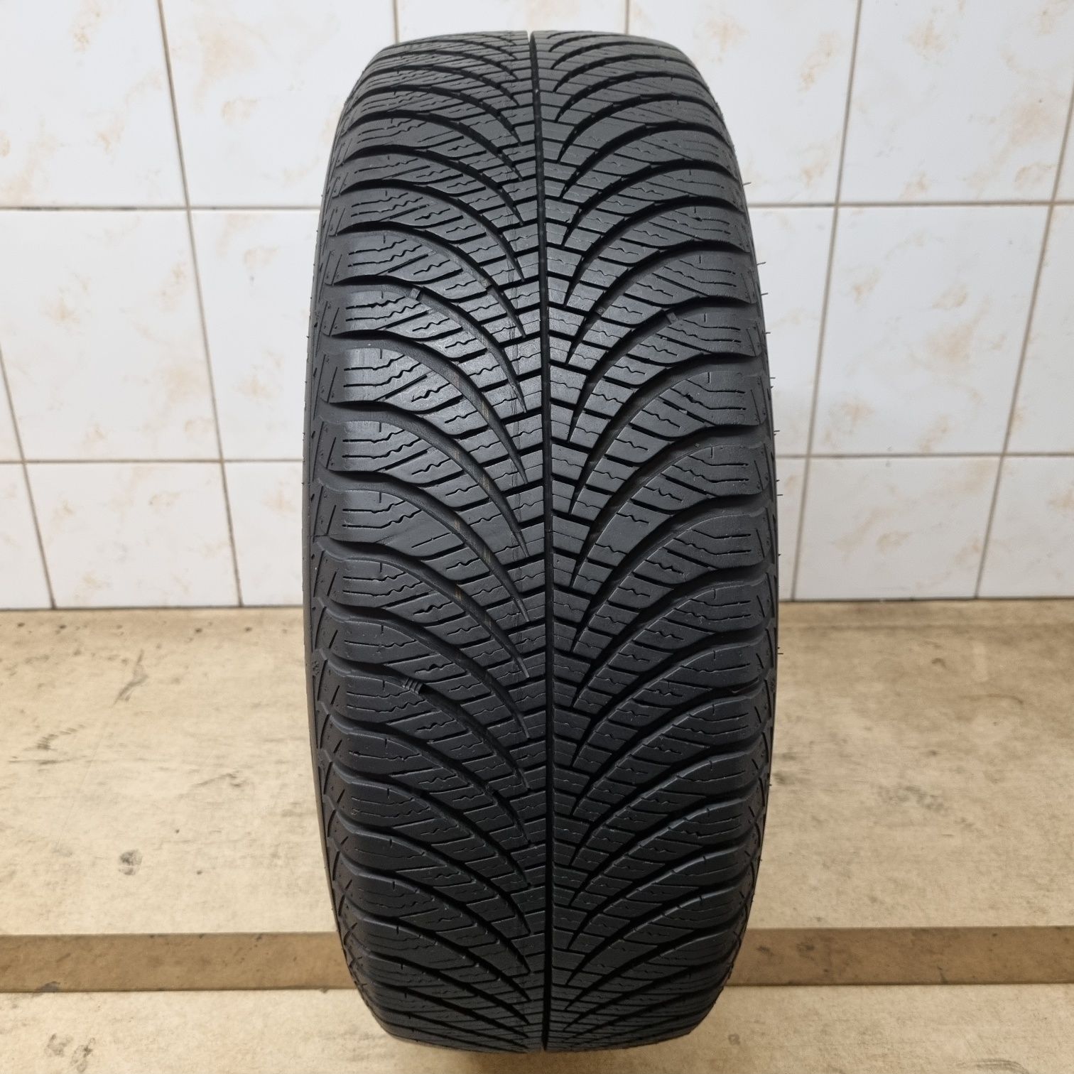 1 opona całoroczna 185/60 R15 88H GoodYear Vector 4Seasons Gen-2