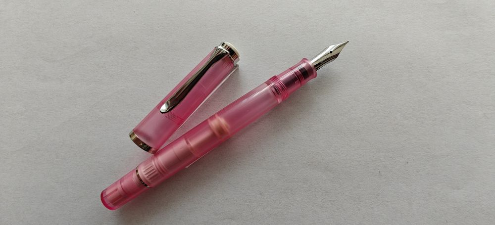 Pelikan m205 rose quartz, edycja specjalna, nowe  stalówka F