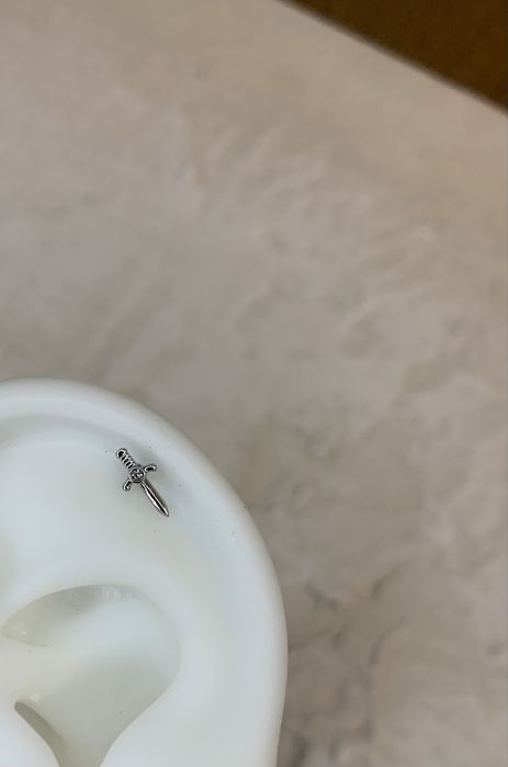 Титановий сріблястий пірсинг лабрет в хрящ пірсинг в ухо