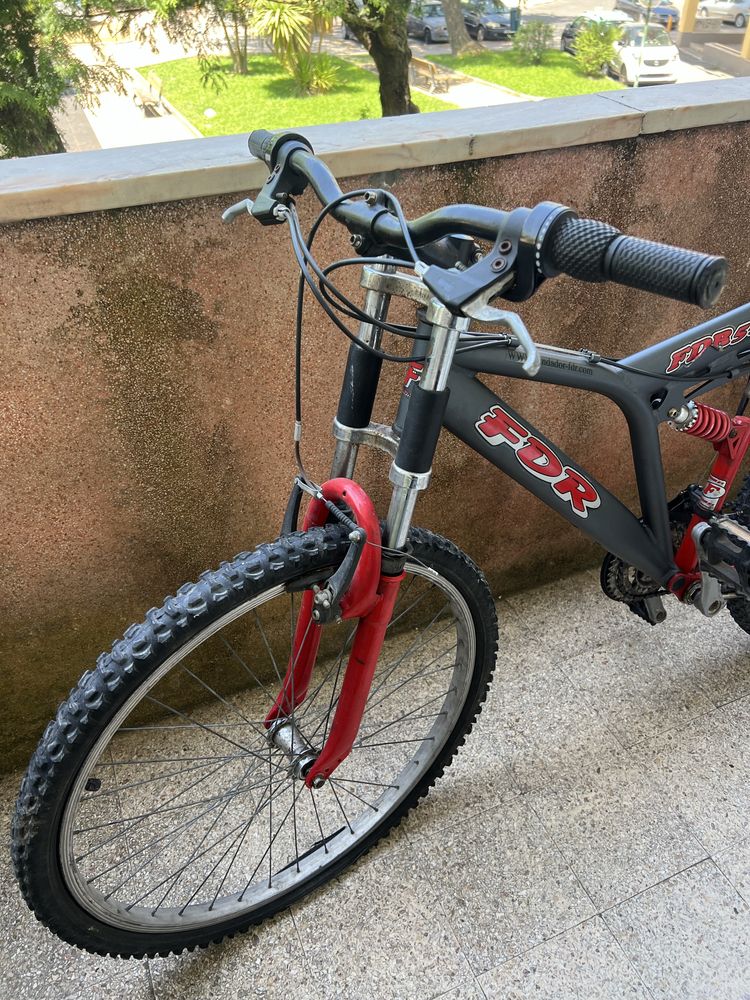 Vendo bicicleta no estado em que se encontra