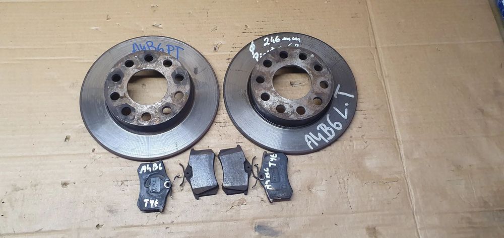 Tarcze hamulcowe tył tylne klocki Audi A4 B6 245mm