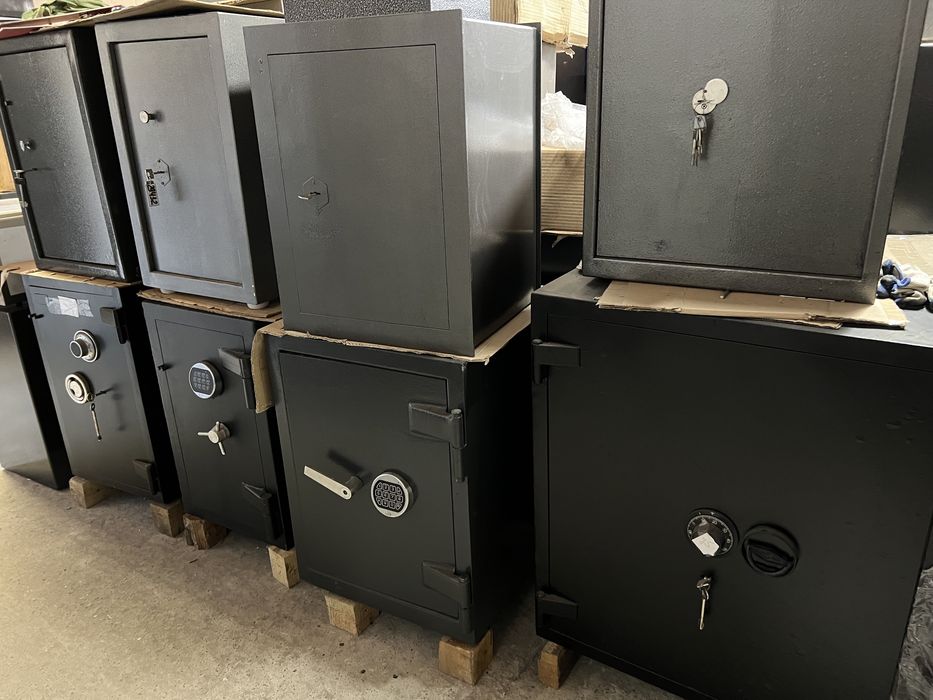 Сейфи кодові взломостійкі 2 клас вибір