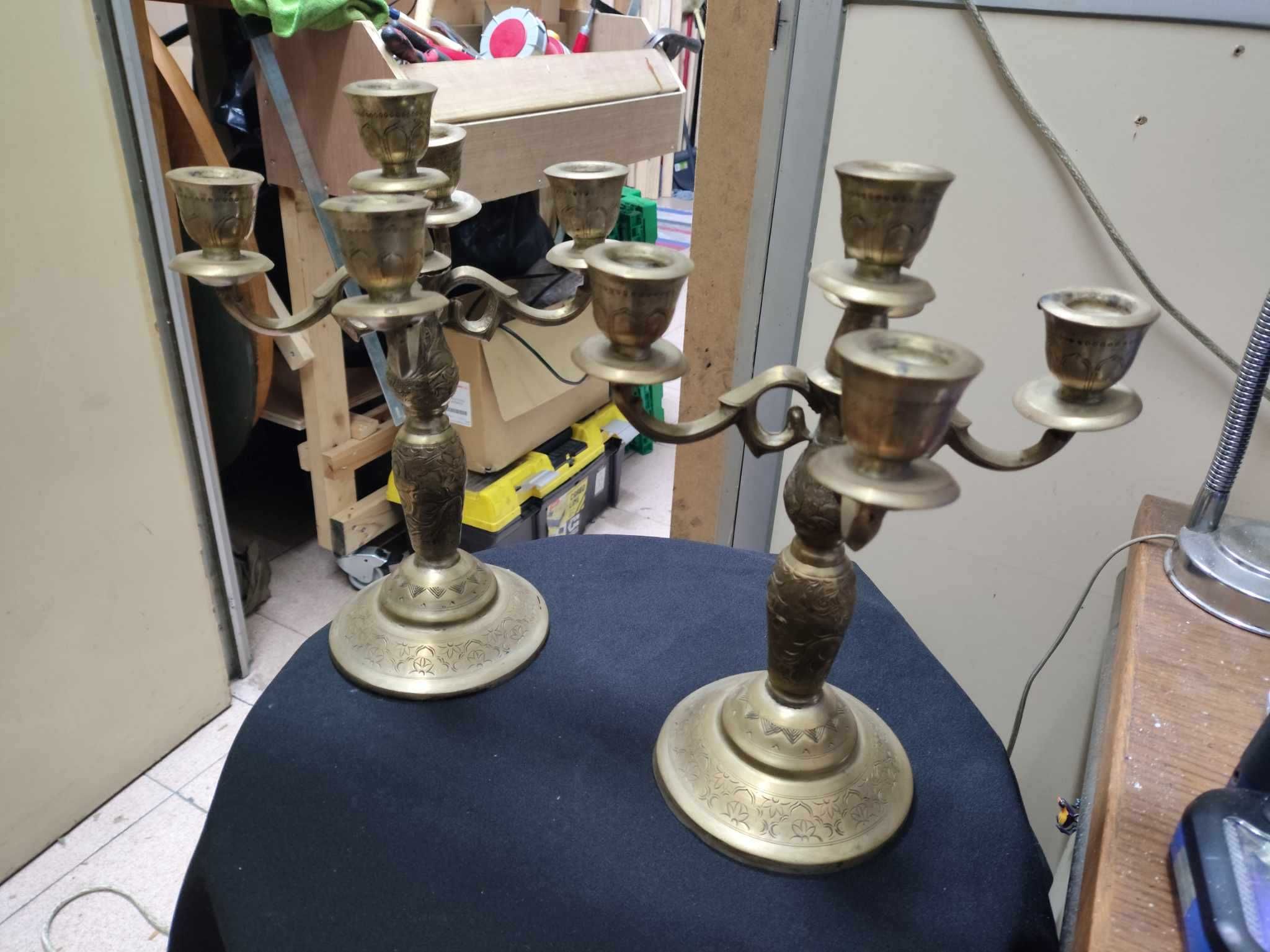 Par Candelabros castiçal de 5 lumes em latao trabalhado muito antigos