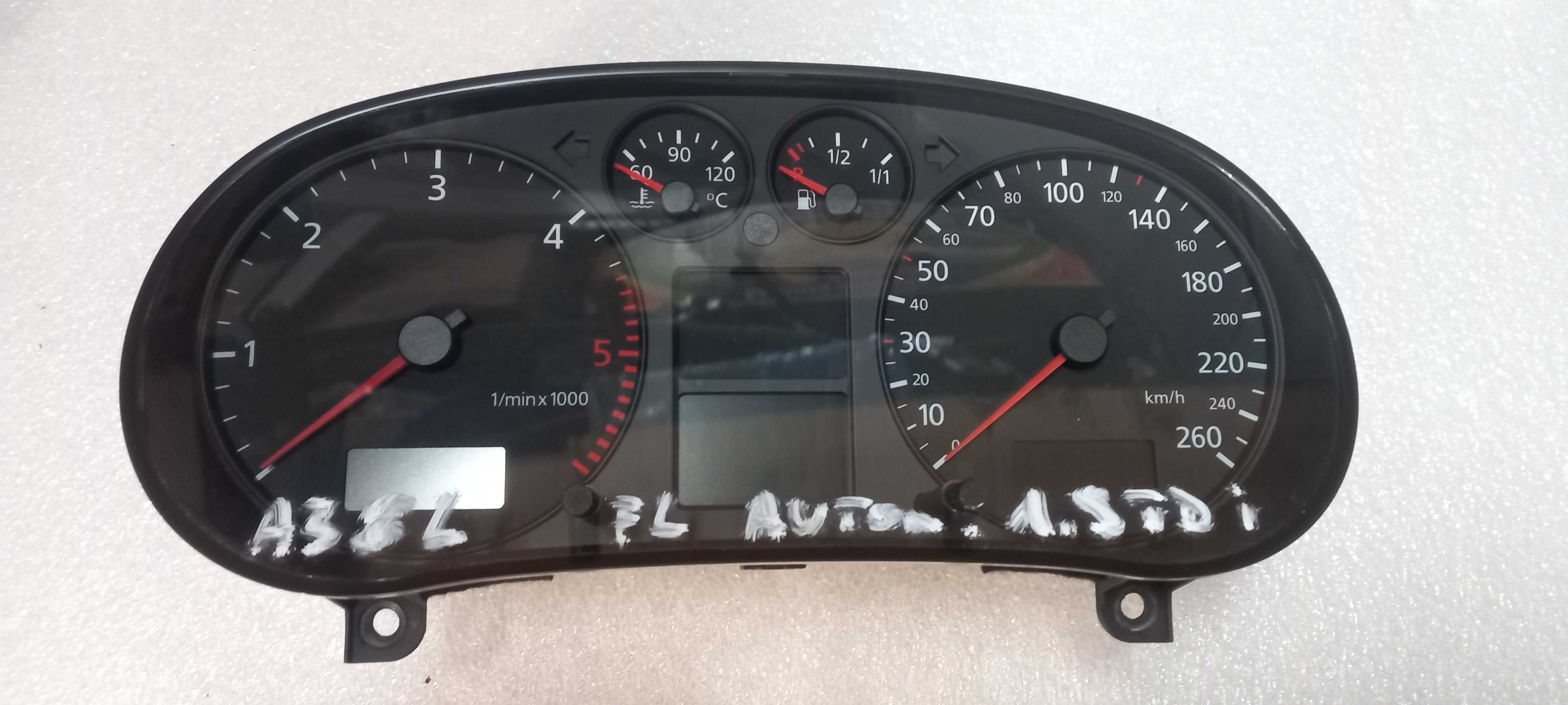 Licznik Audi A38L 1.9 tdi automat JAEGER -900K
