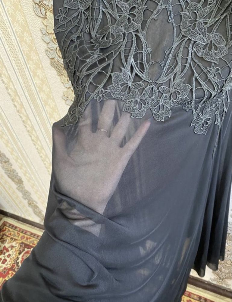 Стильна вечірня довга сукня без бретель, мереживне чорне плаття