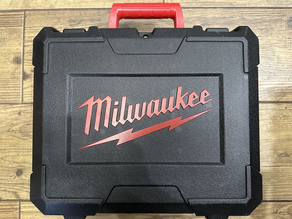 Walizka, skrzynka Milwaukee M18 CBLPD-422C na wiertarko-wkrętarkę