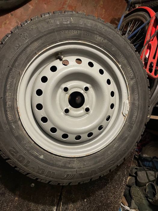 Зимова резина на автомобіль з дисками р13