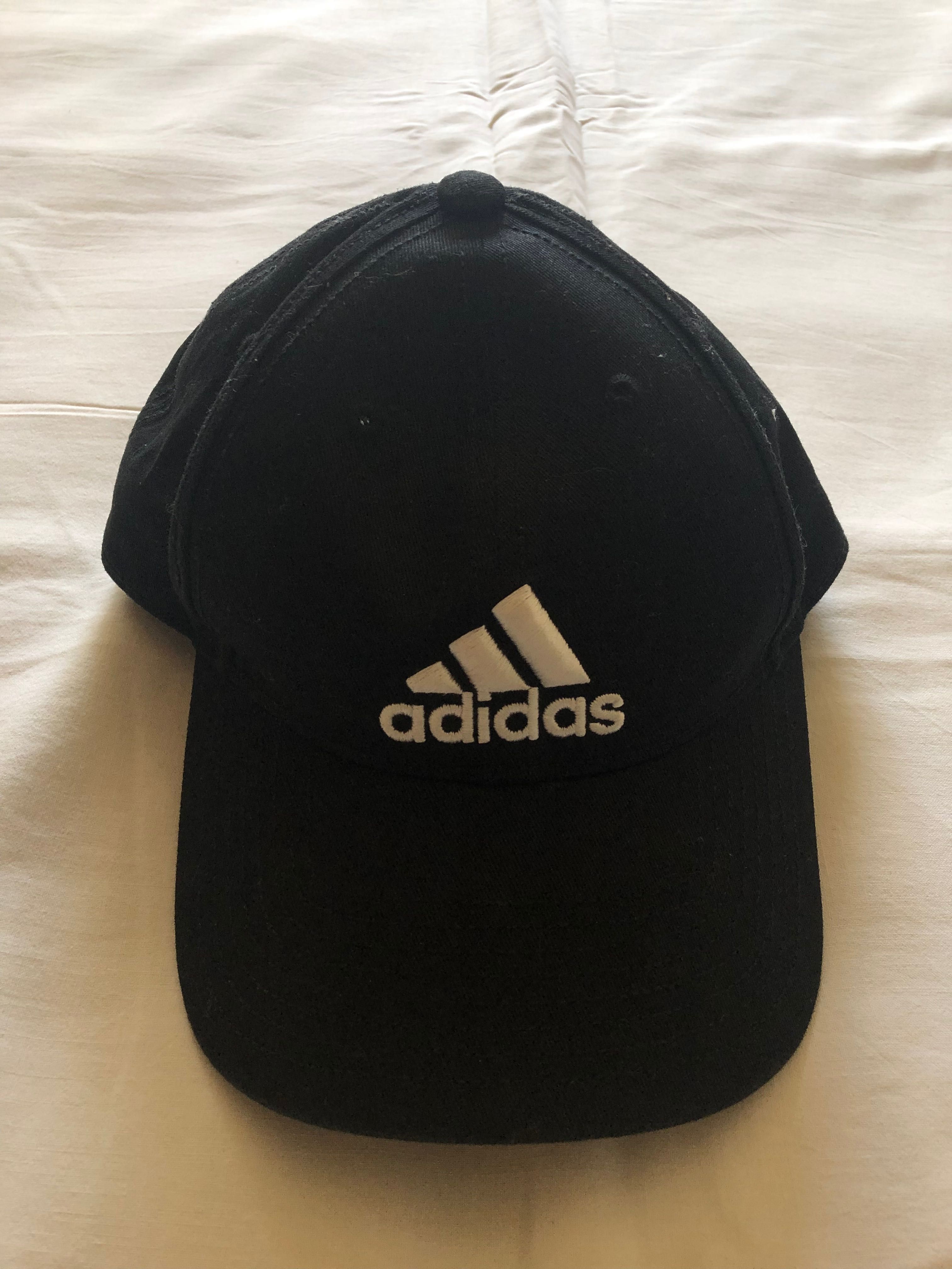 Chapéu preto (Adidas)