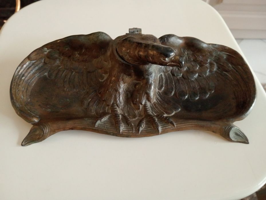 Tinteiro antigo Art Noveuau em bronze em forma de águia