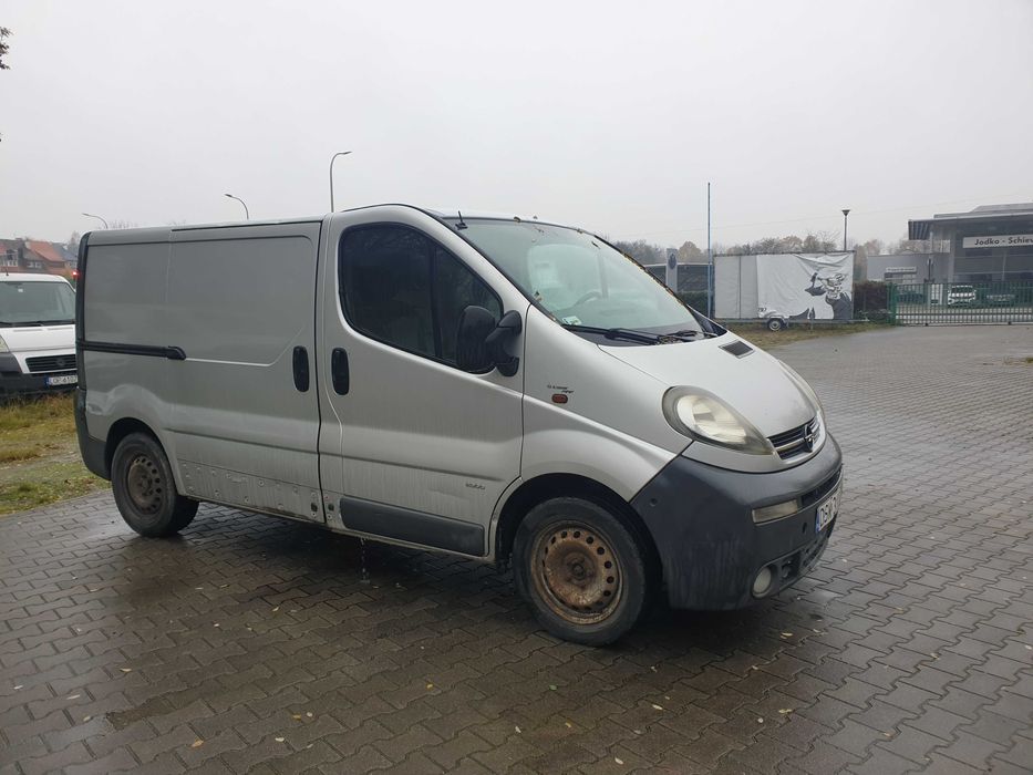 OPEL VIVARO 2,5 CDTi 135km blaszak klimatyzacja zarejestrowany w PL