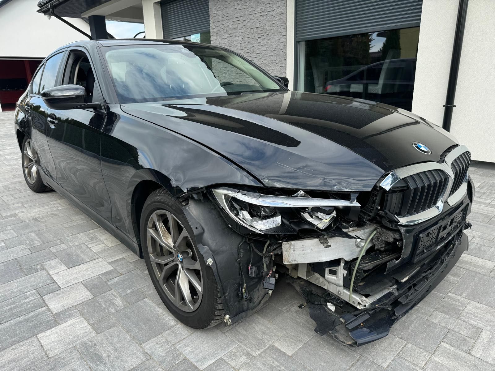 BMW 330i g20 1 właściciel sedan kosmetycznie uszkodzona