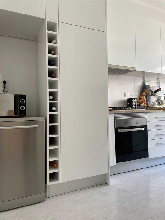 T2 a 10 minutos a pé do metro, muito bom estado, luminoso