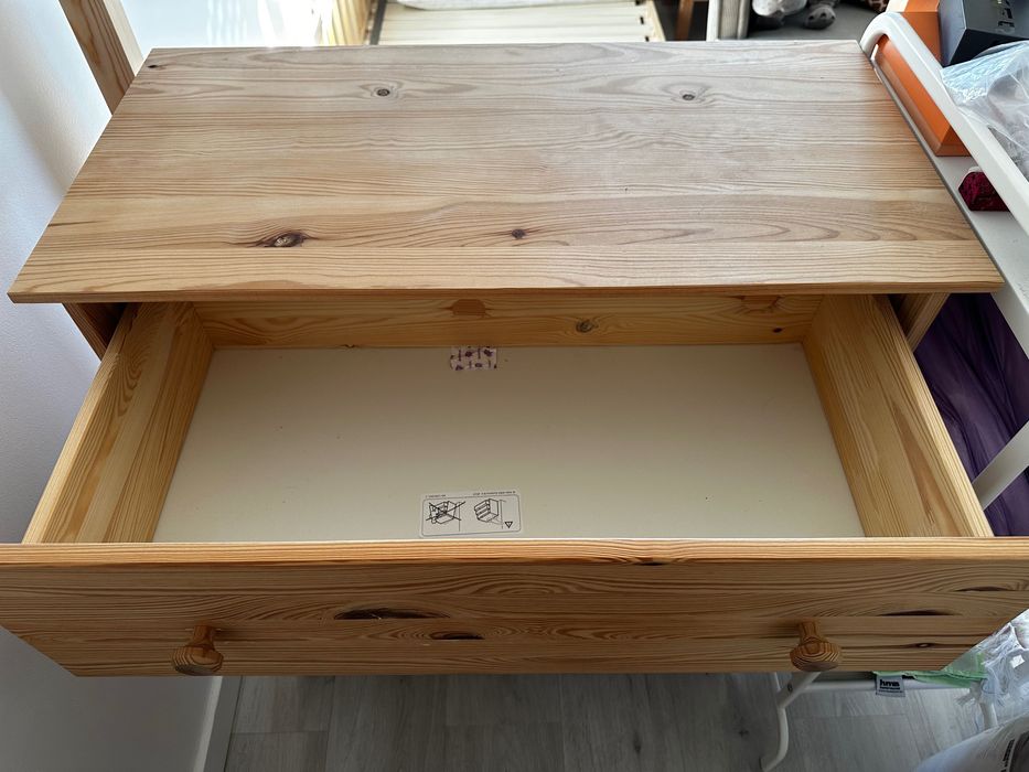 Cómoda em madeira com 3 gavetas