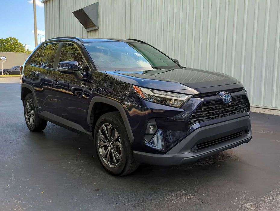 Toyota RAV4      2022