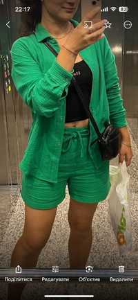 Літній костюм зеленого кольору