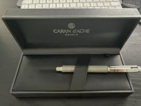 Caneta de tinta permanente CARAN D’ACHE VARIUS IVANHOE METAL M