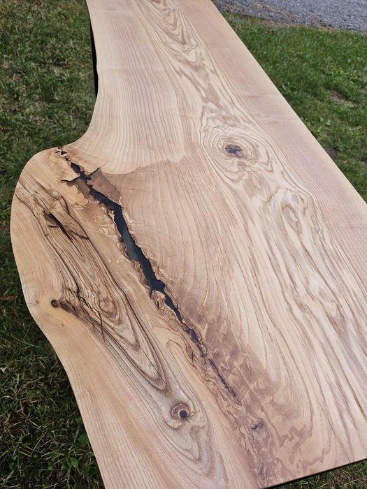 Biurko loftowe z litego drewna z żywicą