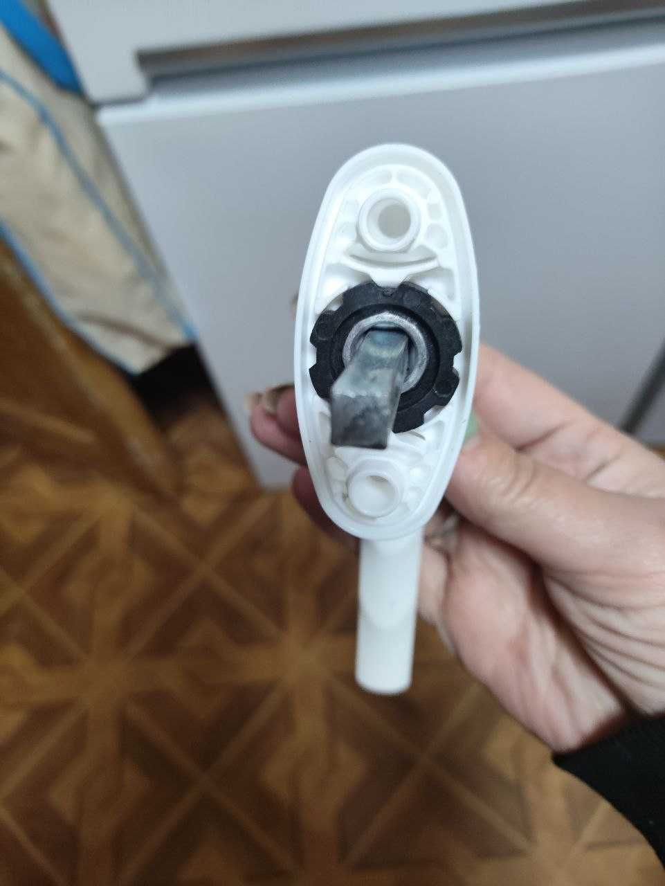 Ручка віконна AVATAS Gera 37/45° Біла (WH 009/37)