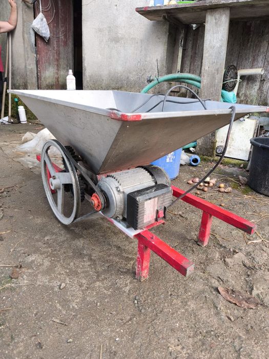 Relador de uvas elétrico