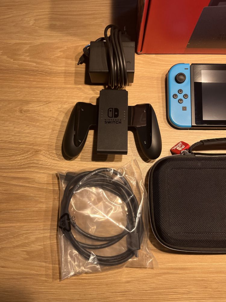 Nintendo Switch w bdb stanie mało używane wraz z calym zestawem .