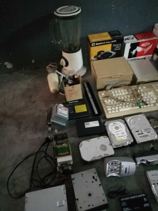 Material eléctrico e electrónico