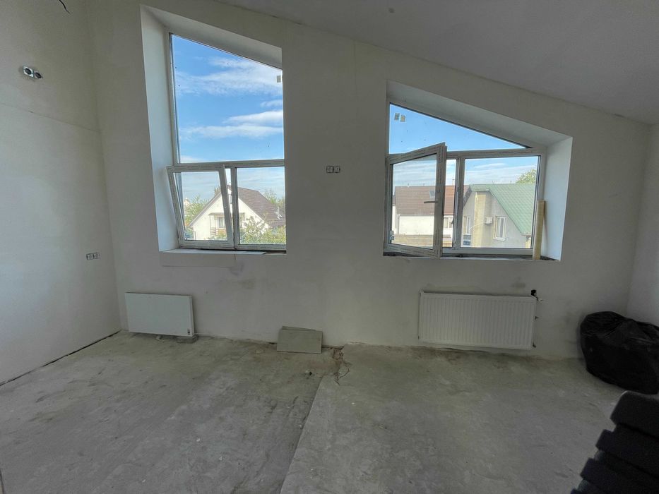 Таун з газом та центр.комунікаціямиями, з мінімальними податками!!