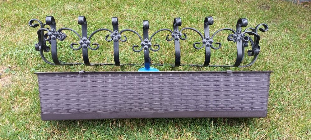 Kwietnik kuty z doniczką, wieszak na kwiaty