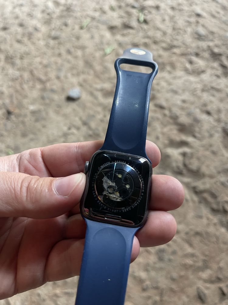 Apple Watch 6 40mm (батарея 85%)