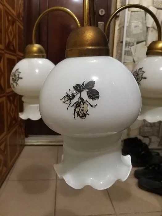 прожектор галогенный, люстры на пять, три и один плафон