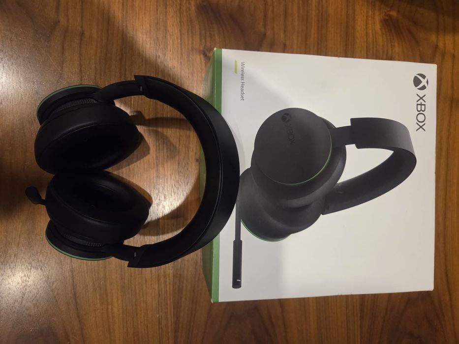 Xbox X Konsola do gier 1TB  słuchawki kierownica 2 pady