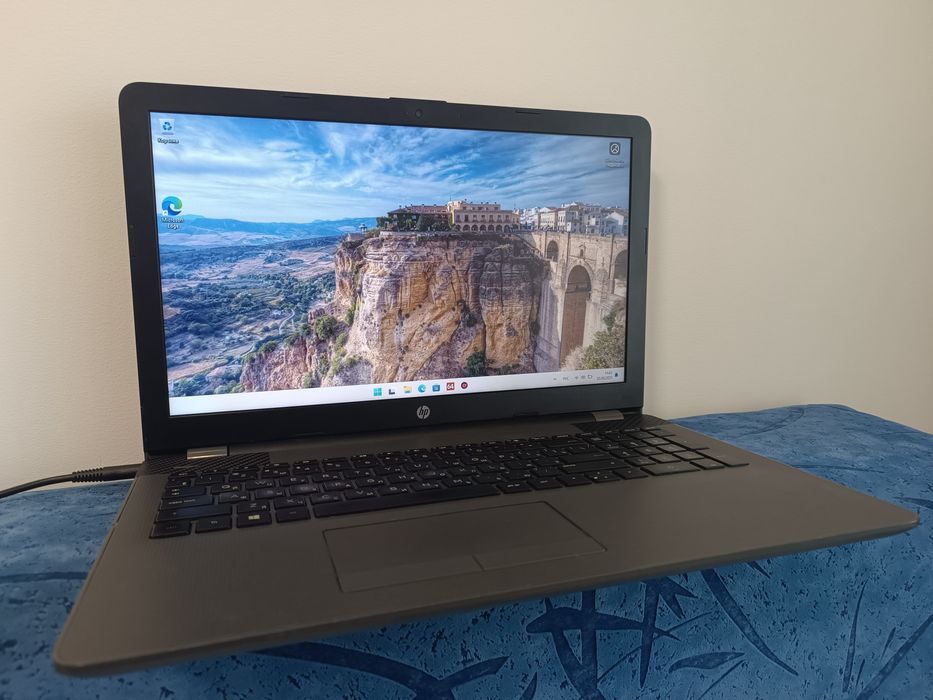 Ноутбук HP 250 G6 15.6' та Dell Latitude 3121