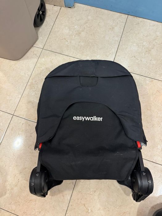 Carrinho de bebé com acessorios