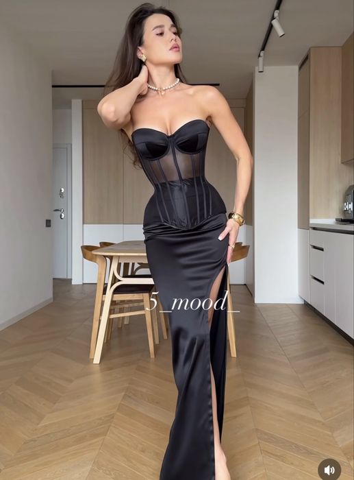 Ідеальний Чорний корсет