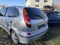 Nissan Almera Tino,Primera P12.