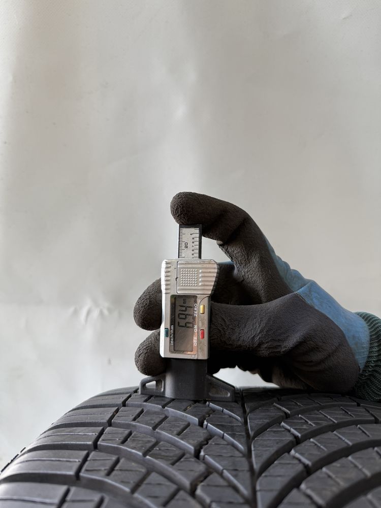 245/40/19 Goodyear Vector 4Seasons Gen-3 98Y