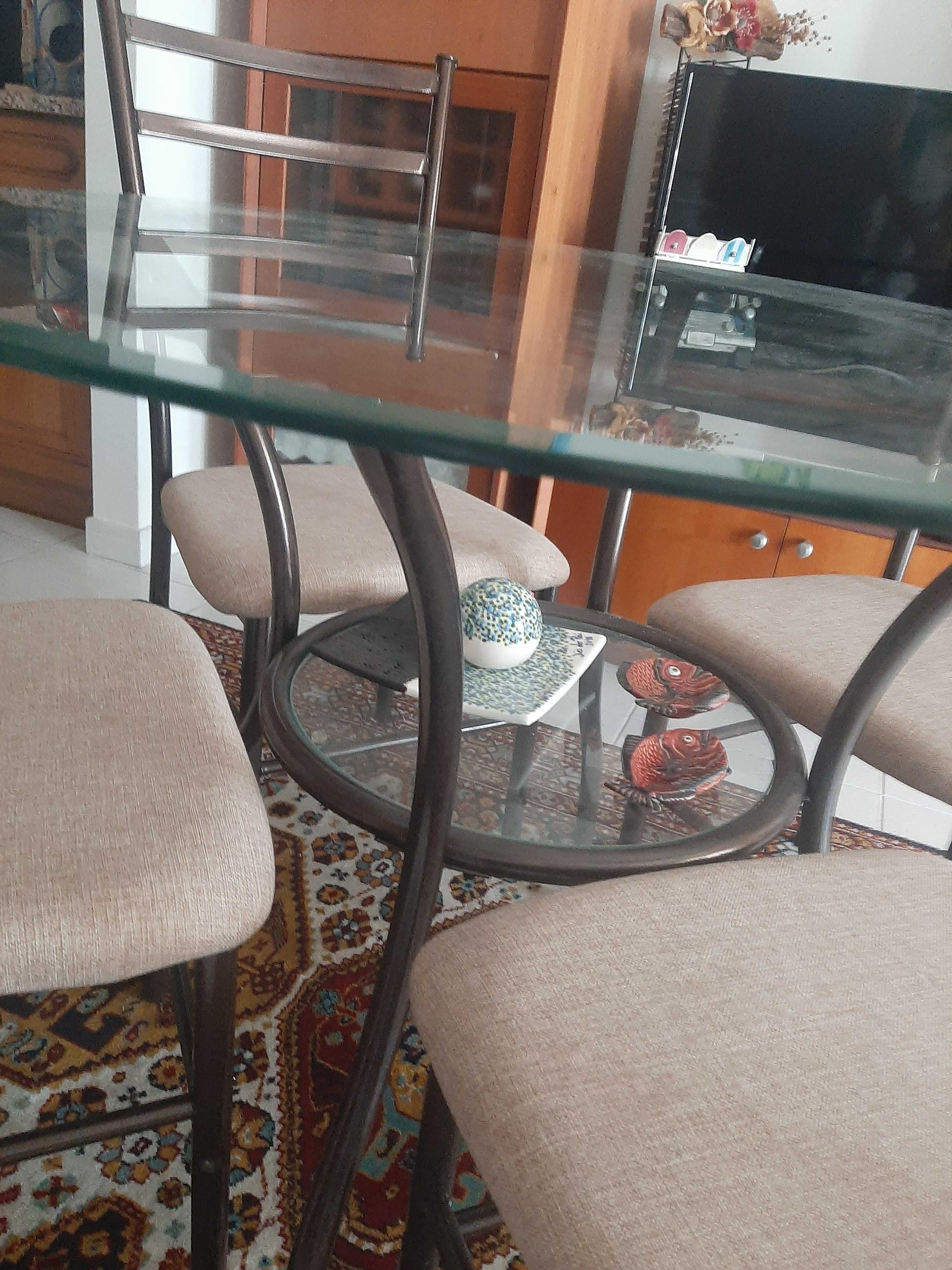 Mesa de sala com 4 cadeiras