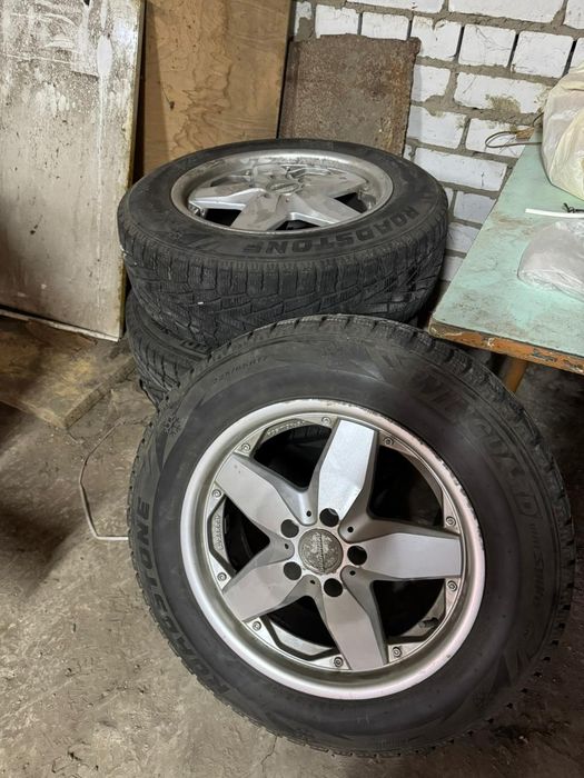 Продам диски з зимовой гумой Roadstoune 225/65 r17