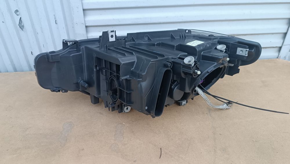 Vendo farol direito de BMW 3 series F30 31 xenon ano 2013/19