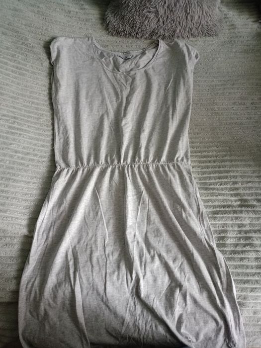 Sprzedam zestaw sukienek.