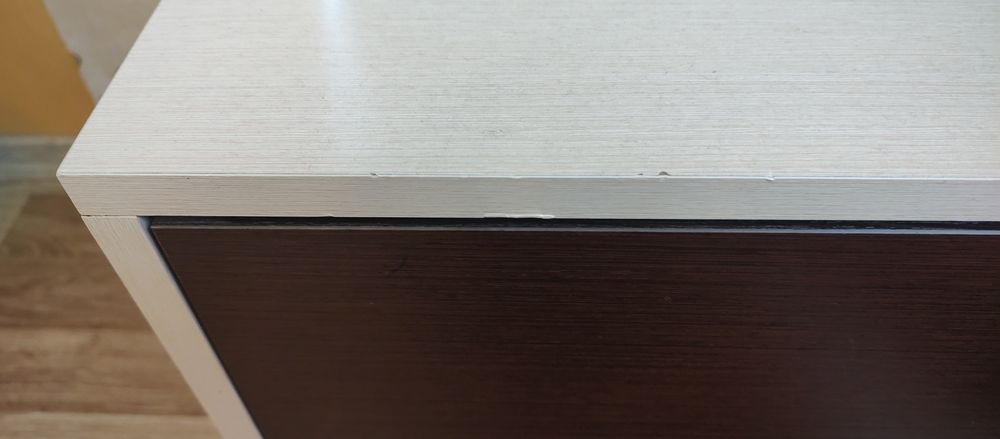 Світла прихожка з дзеркалом