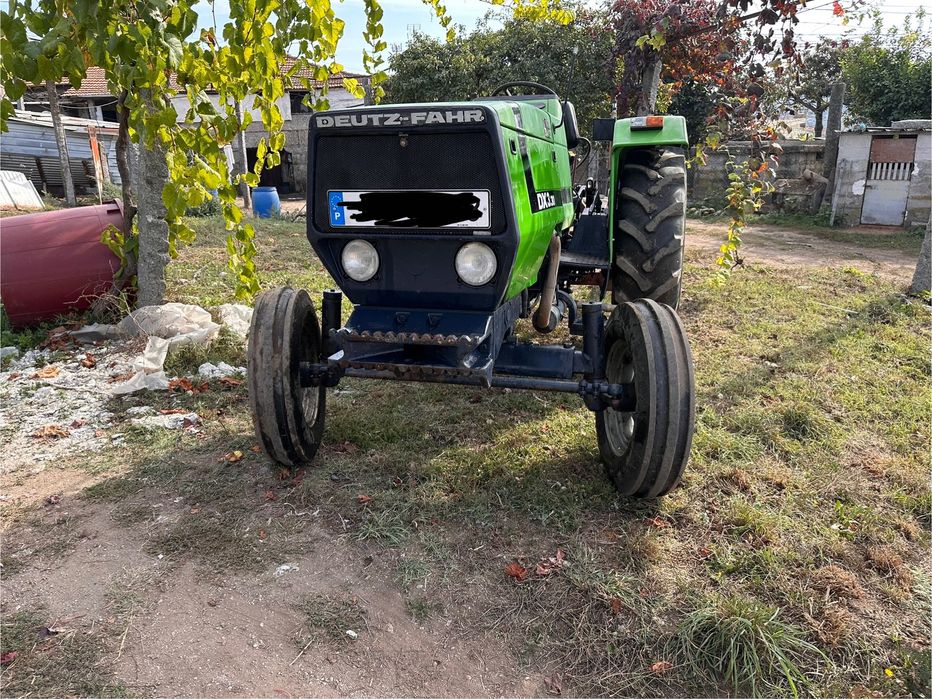 Trator Deutz com 54 cavalos
